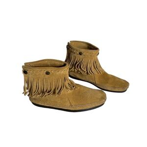 Minnetonka Concho Suede Fringe Boots in‎ tan Size 7